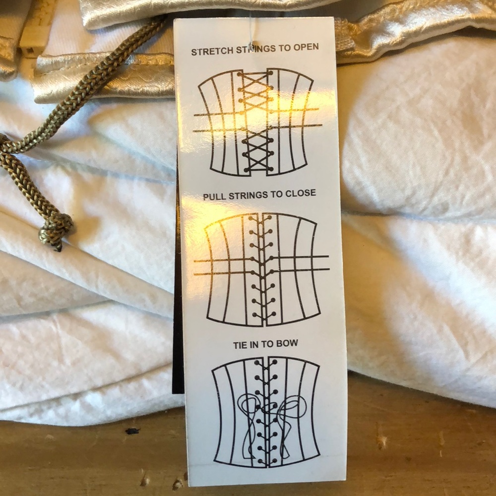Corset - Picture 5 of 6